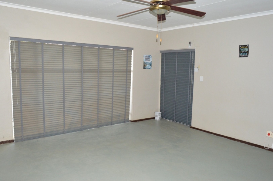 4 Bedroom Property for Sale in Flimieda North West